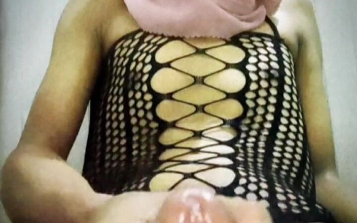 Alfi Kayla: Kadın kılıklı tesettürlü tek başına döl ye 1