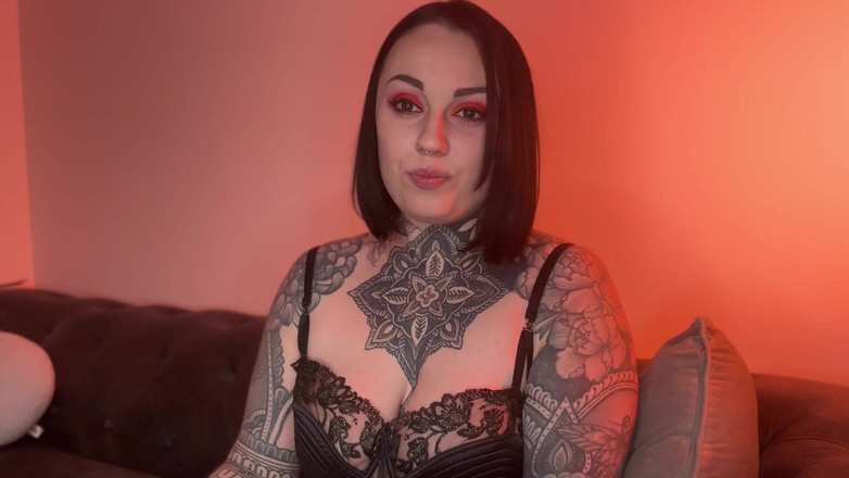 Miss Valentina: Din ballbusting straff