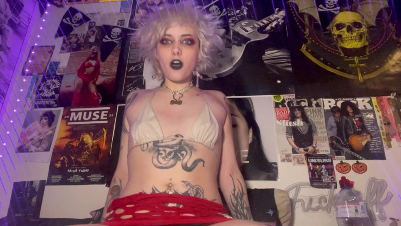 Glitterqueen1999: Glitterqueen1999 สาวโกธโดนพ่อเลี้ยงของเธอเข้าสิงและถูกทําให้น้ําแตก! การโอนเครื่องรางการครอบครองหุ่นต้องห้าม - เฟติชการเปลี่ยนแปลง