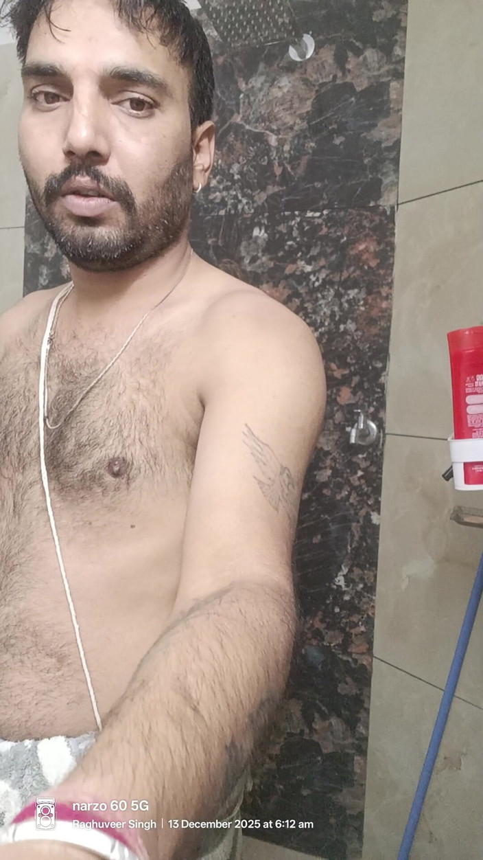 Rajasthani-old-lover: Indický armádní důstojník se sprchuje