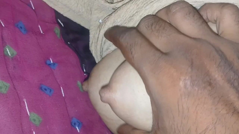 Kimmo: Indian Bhabhi Share Pussy at Night