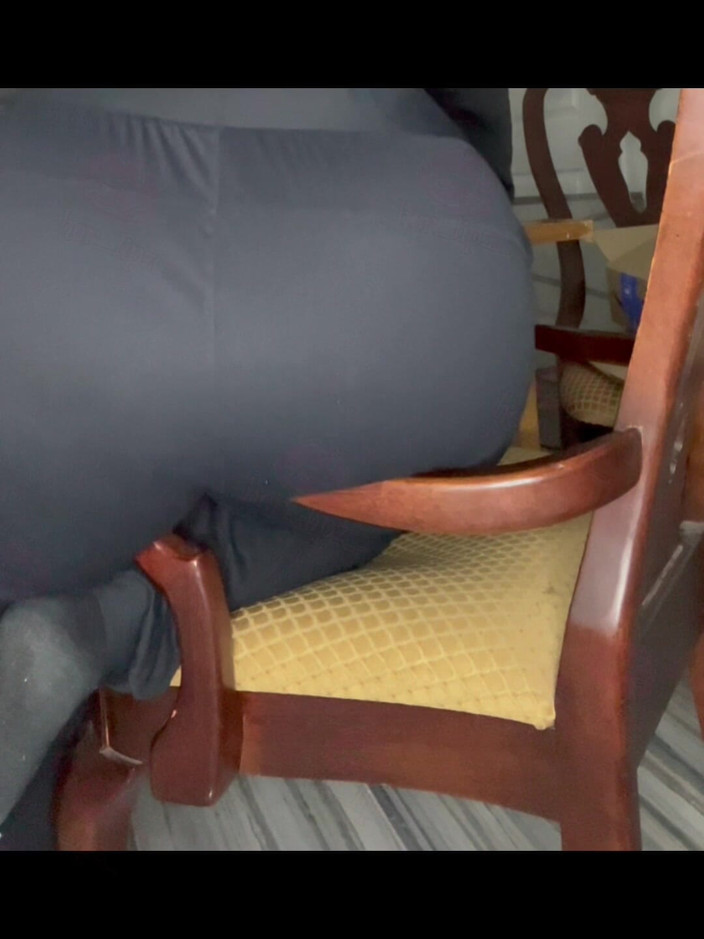 Anye Meshell: Baise À La Table De La Salle À Manger!