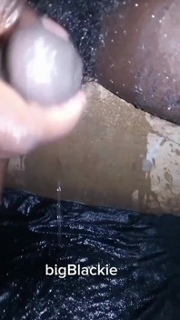 Bigblackie Mencukur Dan Melancap Dengan Zakar Hitam Besar Saya Untuk Keseronokan
