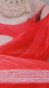 Indian Gay Crossdresser real XXX sex în sari roșu futai dur