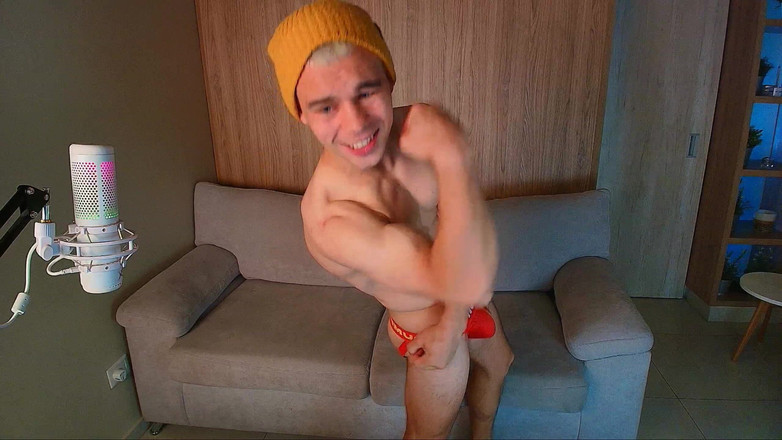 Max_Russell: Lelaki Rusia yang kacak mempamerkan otot dan punggungnya