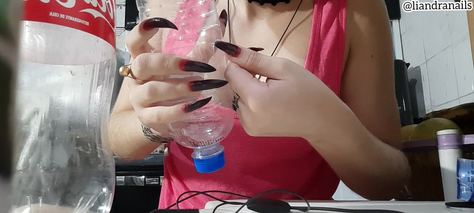 Goddess Li: Móng tay mạnh mẽ