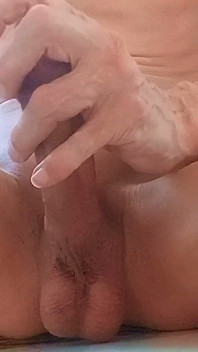 이 놀라운 자지는 당신의 사랑을 받을 자격이 있습니다. 저를 따라오고 이 즐거움을 즐기세요