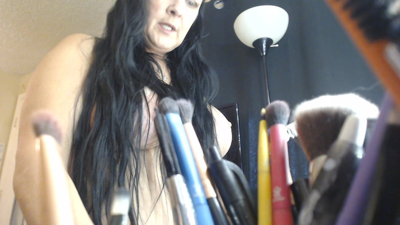Abby Anna: Giantess trốn trong vanity của tôi