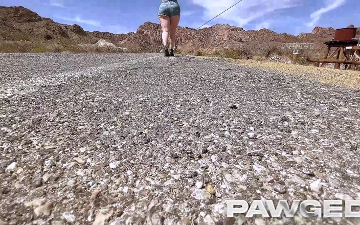 PAWGED: PAWG Holly Haze von Muscle man in der Wüste gefickt
