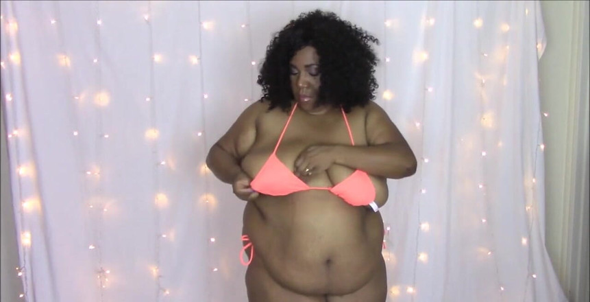 Josie4yourpleasure: Velká kráska a její neonové oranžové bikiny