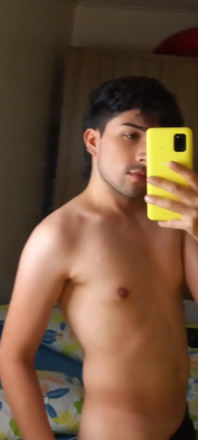 Curious Heterosexual Sending Nude Photos to His Gay Friend