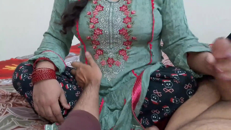 QueenbeautyQB: Ibu tiri India yang berfikir terbuka menangkap saya melancap dan...