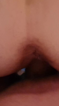 Encore baisée après le creampie
