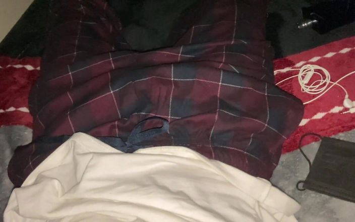 Xooshua (xblue18): Aku nggak bakal bilang apa-apa sama ibu tiriku, jadi aku...