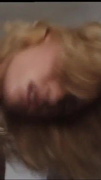 MILF blonde panas dalam pakaian dalam seksi dikongkek gaya doggy di pejabat oleh zakar besar