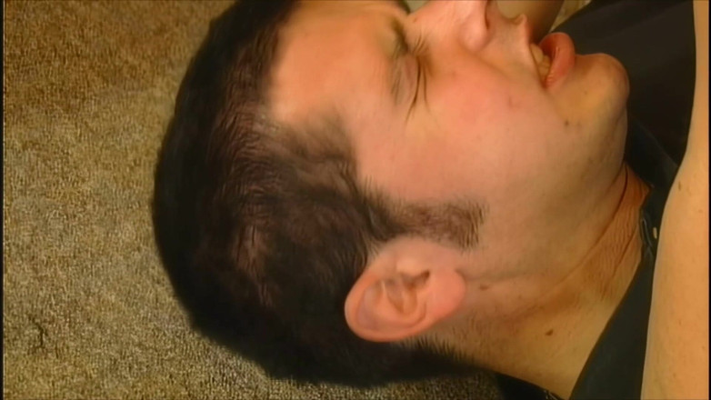 Old & Young: Tetovaný svalnatý hřebec demoluje dvě blonďaté děvky ve trojce bušení