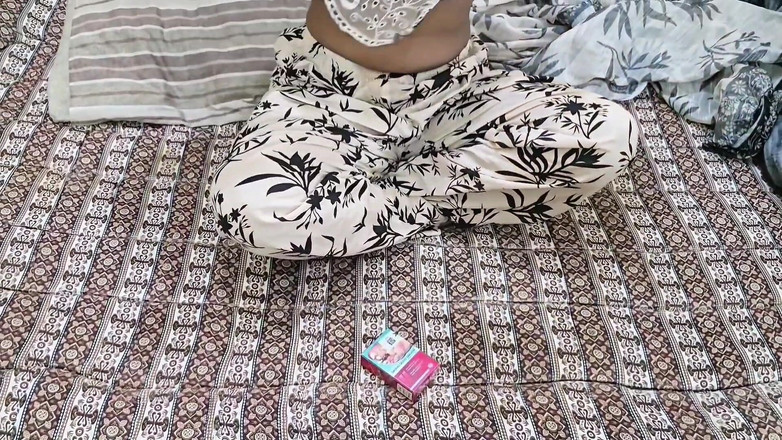 Faryal: Desi indická Chachi Batija - Hindský zvuk