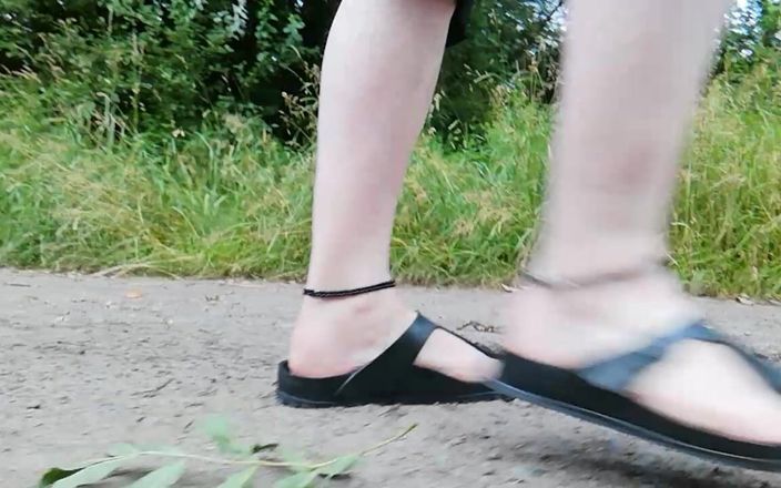 Carmen_Nylonjunge: Nature Walk in Birkenstock