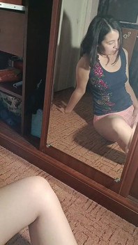 Aku suka ngentot memekku pakai celana dalam seksi ini