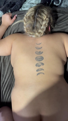 Sandn420: Amo os sons que ela faz enquanto tem sua buceta...