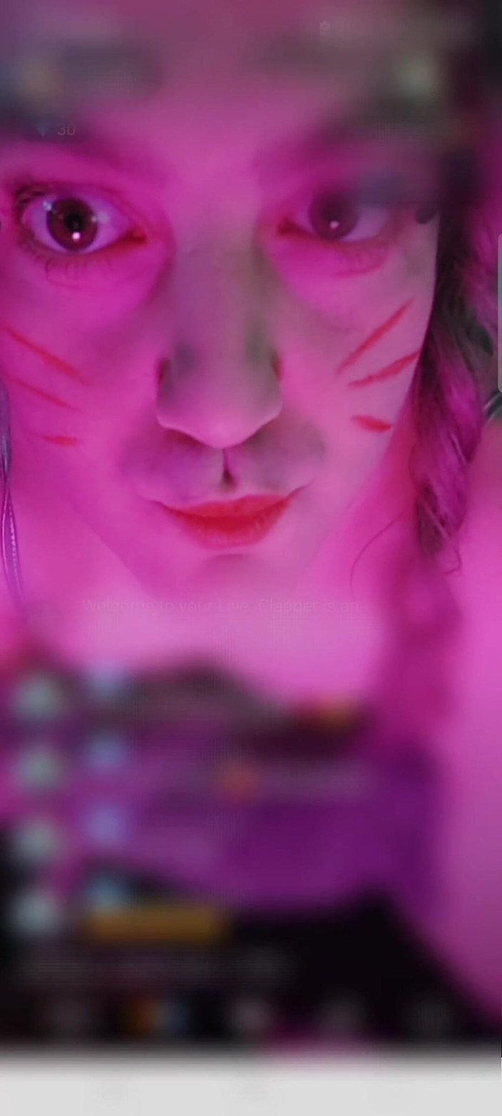 Kitty_Cross: Elegancia pura personificada: celebrando la belleza intemporal y la gracia...