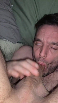 Obudziłem ją, aby dołączyć do mojej sesji autofellatio