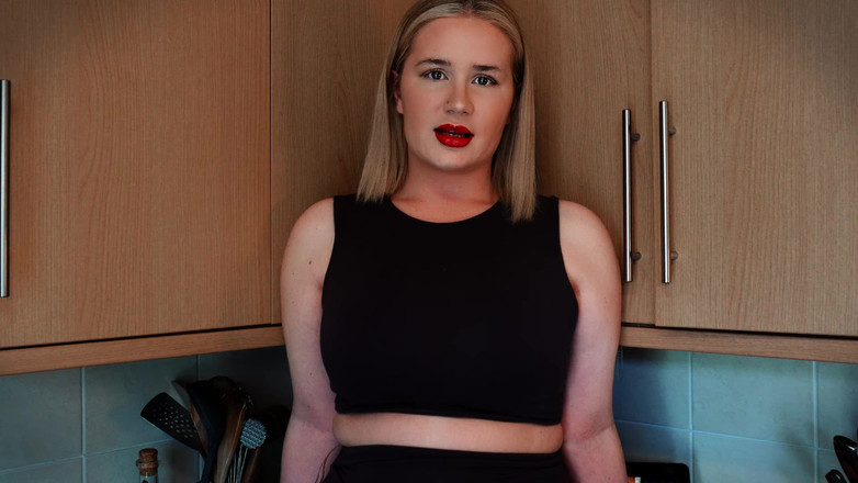 JessieHH: 娇小继妹继兄混蛋 4k