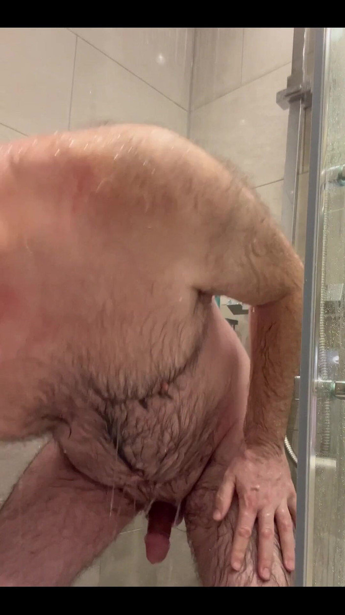 Djdavexxx: Doccia e poi sega sul divano