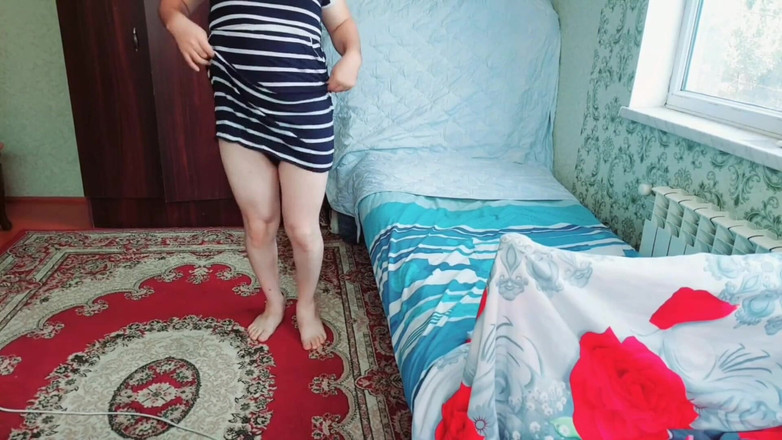 Kitty_Cross: Oszałamiające femboy pokazując te nieodparte ruchy tyłka