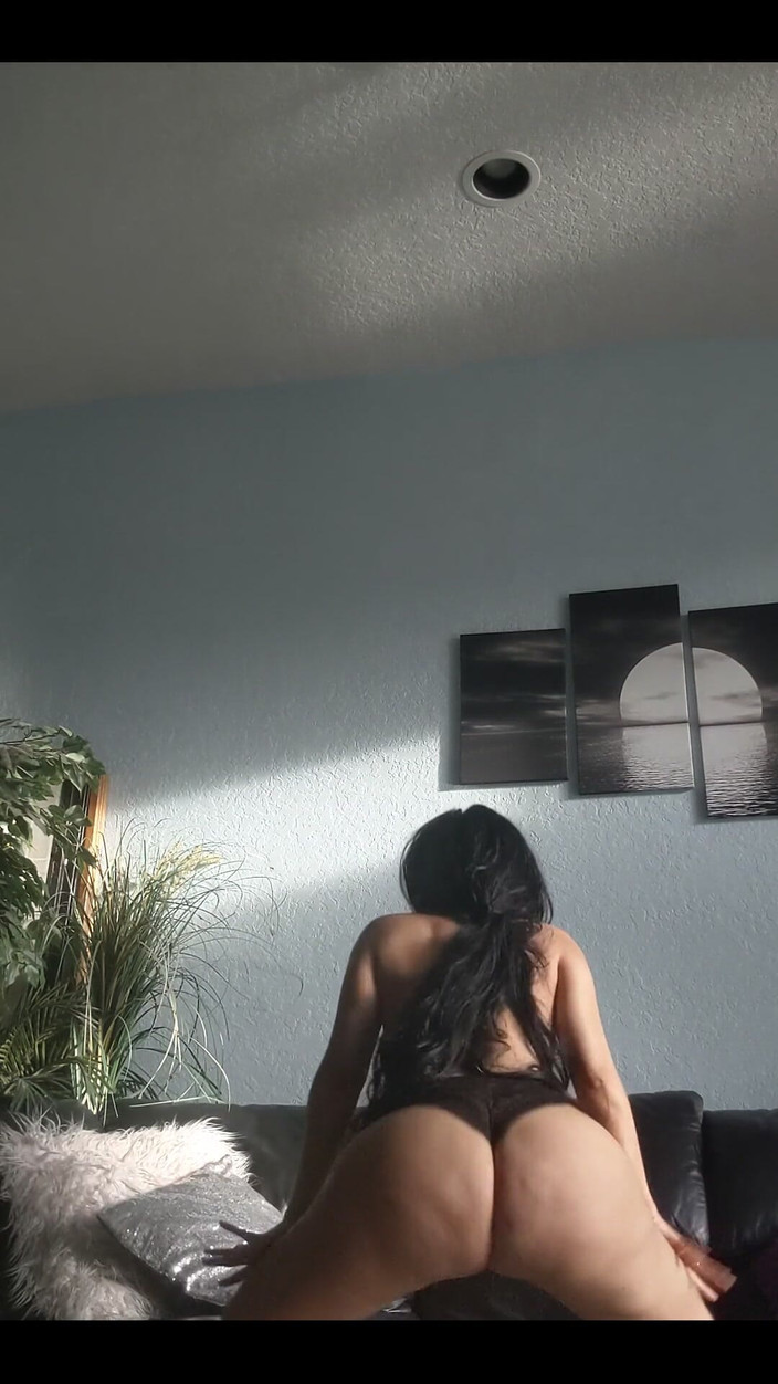 Anakaliyah: Twerk Twerk Twerk