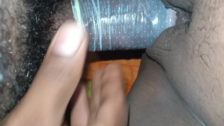Riyadesi18: उसने मुझे घर में अकेला देखा और मुझे चोदा