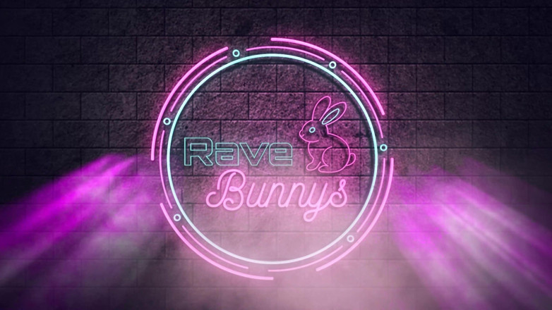 Rave Bunnys: Christina Sage stuitert als een konijntje in een vuile Paassessie!