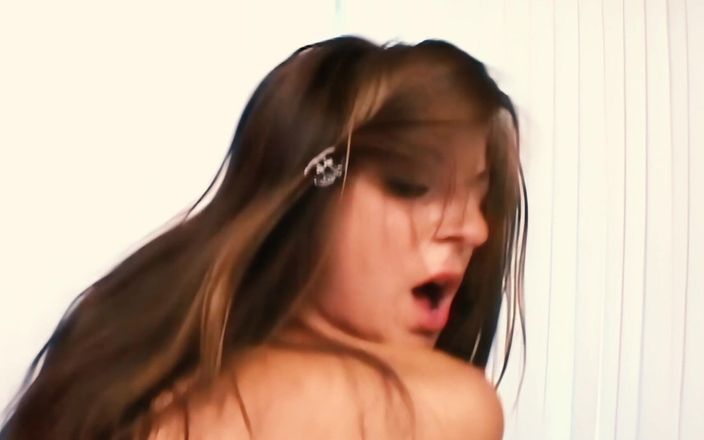 BestPorn85: Sexy morena amadora Veronica Stone leva um pau grande no...