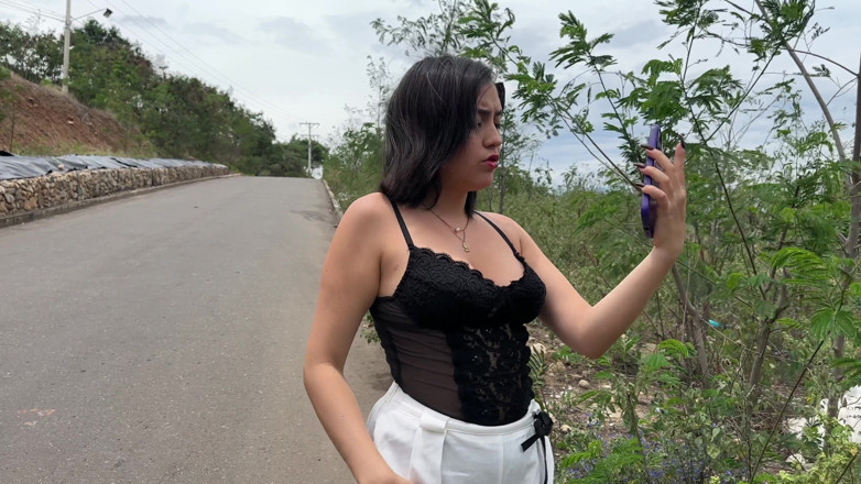 ManuelaAlvarez: 変な大きなお尻の女の子との初めての写真撮影で、私はその中に射精してしまいました
