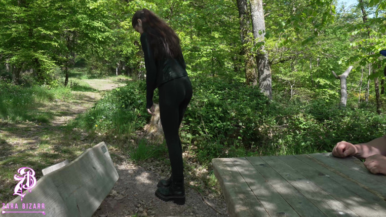 Zara Bizarr: Pedeapsa în pădure - Lingerea cizmele, exploatarea mingilor și strapon-ul XXL