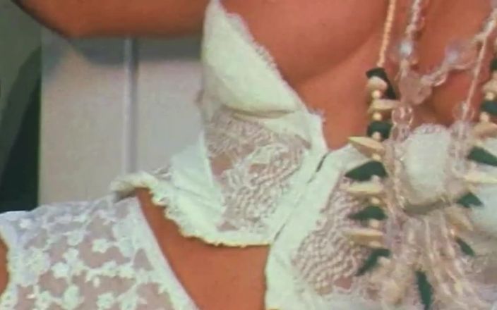 Inthe MILF room: Келлі Трамп - королева рогоносців, виявивши, що його чоловік трахає іншу жінку