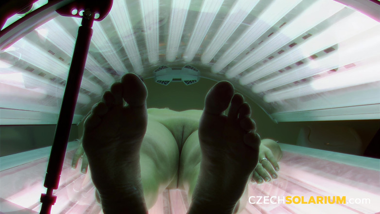 Czech Solarium: Czech Solarium 72: MILF’s Shaved Pussy Gets the Spotlight