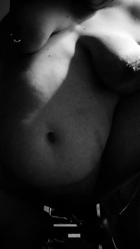 Dikke prinses komt klaar in schaduw tbbw anale dildo b&w