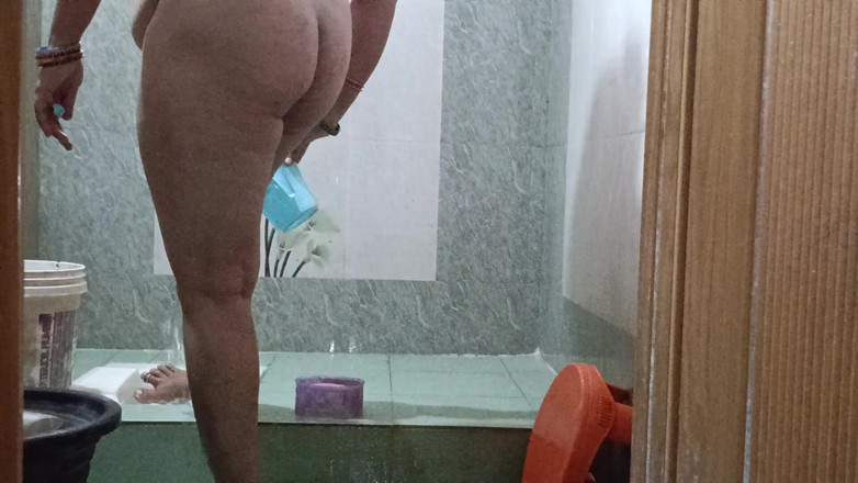 Muruga: Desi Aunty rakning för fitta knullar innan rengöring fitta