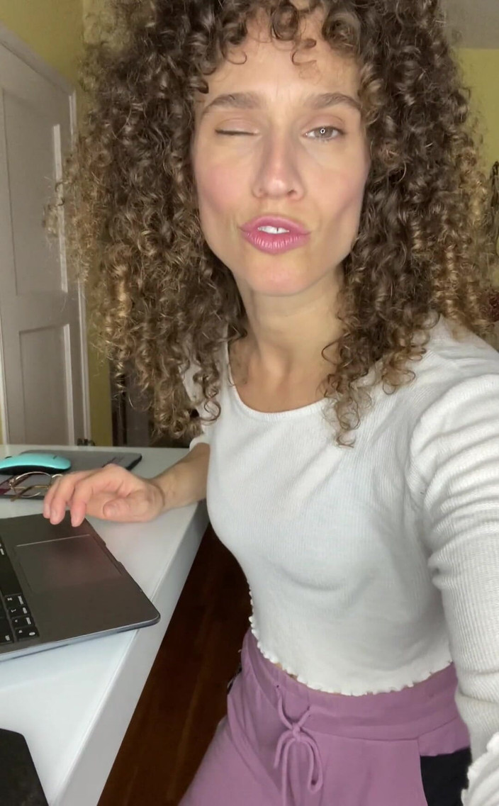 VibeWithMommy: Uwielbiam odgrywać notatki głosowe i sprawiać, że czują się bardziej