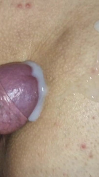 Aku menuangkan air mani ke pantatku dari kenikmatan seks tanpa punggung yang intens!