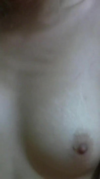 Lacey si masturba e poi fa un pompino ingoio