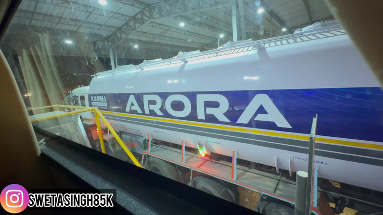 Swetasingh: चलती बस में लड़की को चोदने का वीडियो