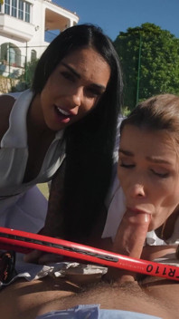 Tenis dziedziczki Alexis Crystal i Black Angel Zdyscyplinowane w szorstkim trójkącie