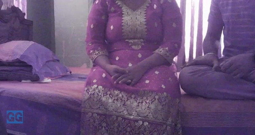 Girlgroup: Grandi tette culo grosso desi milf aiuta il patrigno a...
