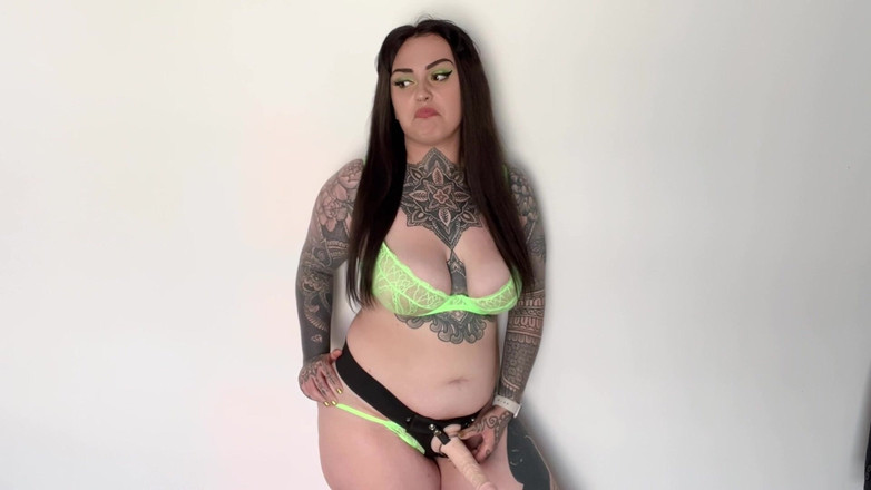 Miss Valentina: 내 친구와 내가 당신을 따먹을거야