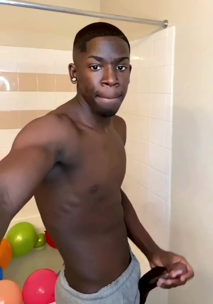 DamagedUnity9: Gặp gỡ con cu quái vật của tôi