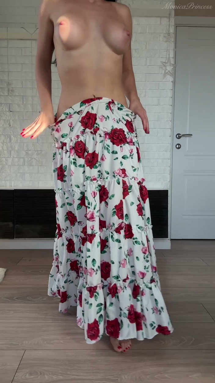 Princess Monica: Abiti provano la modella, bordatura, olio sul corpo, masturbazione, orgasmo