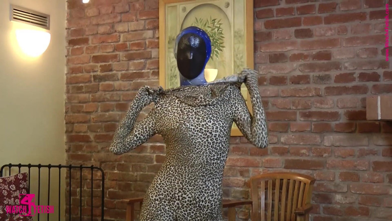 ZentaiDolls: Tereza, vedetă porno într-un costum de nailon