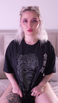 제 의붓여동생은 배란기 때 남자에게 차였고, 저는 의붓형제로서 그녀가 성관계를 도와주었습니다